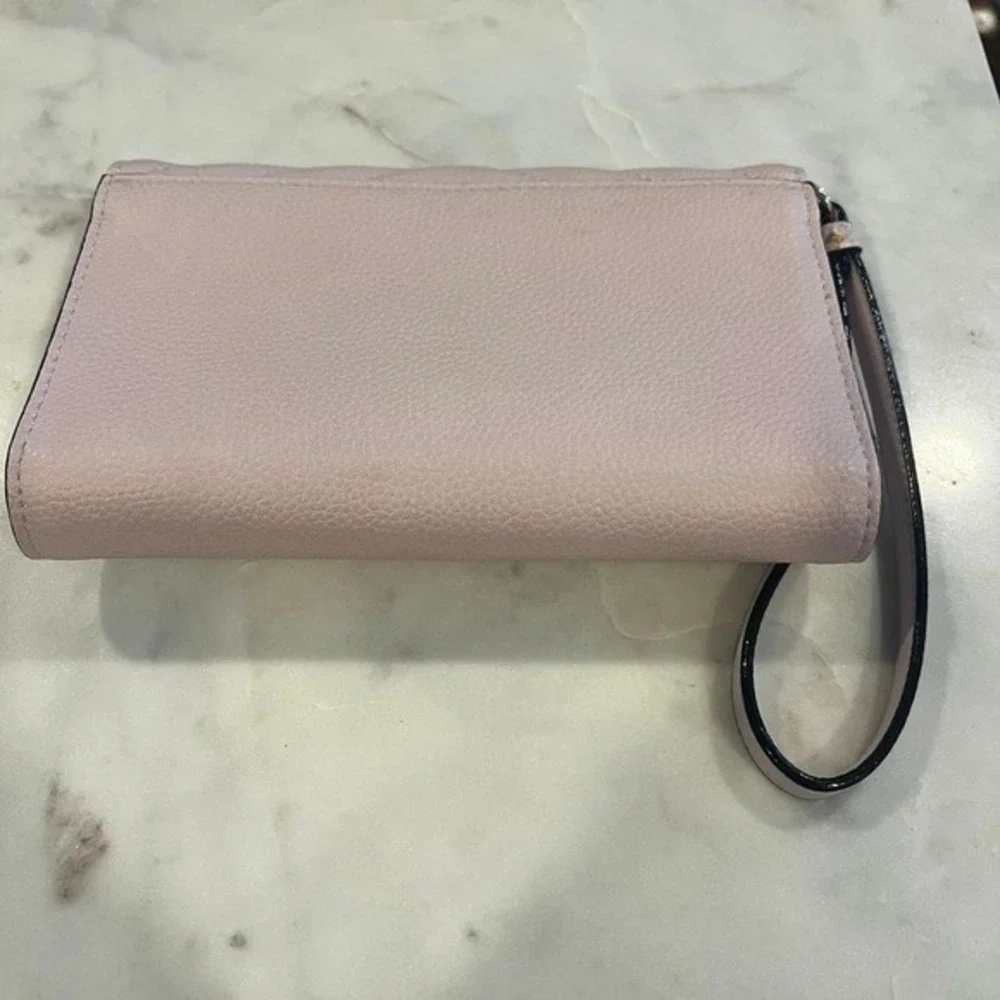 Victoria Secret Wristlet Wallet/Phone Case Purse Soft Pink. Holds phone up to 6